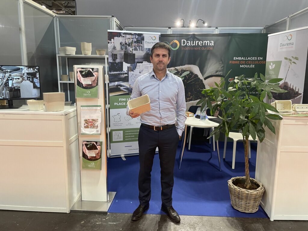 La start-up Daurema, fabricant d'emballage en cellulose moulée, alternative au plastique était présente sur le salon All4Pack 2024 à Paris.